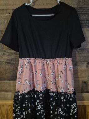 Women’s Black & Pink Floral Tiered Dress